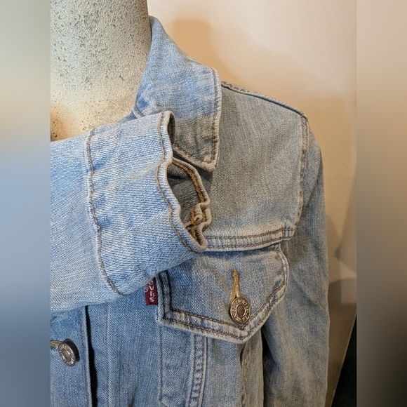 Classic Levi's Jean Jacket Light Blue Denim Women's Size XL - Picture 6 of 11
